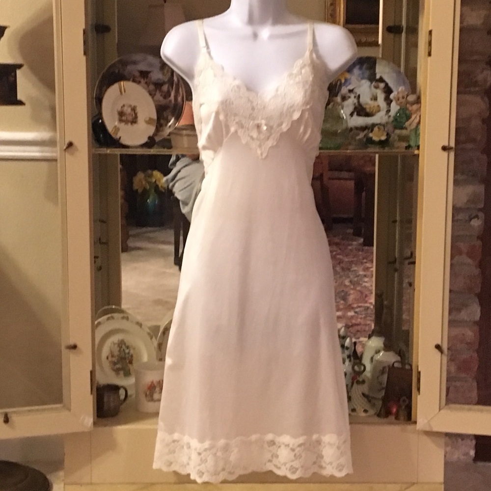 VINTAGE WHITE NYLON WHITE LACE SLIP - Picture 1 of 4